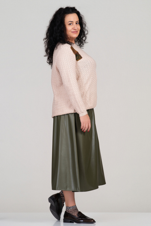 Макси плетен пуловер в бежово с релефна структура и апликации