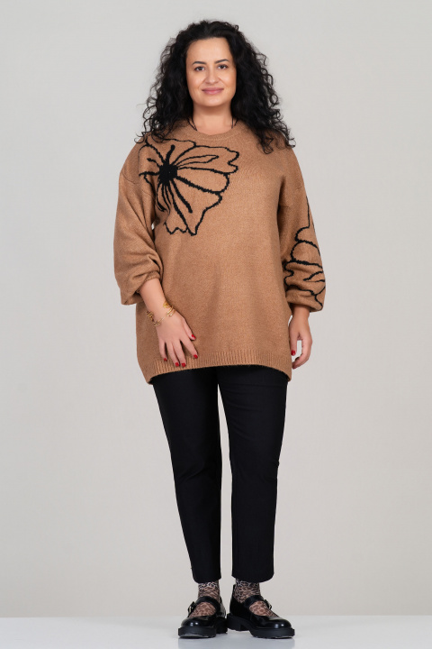 Макси плетен пуловер в светлокафяво с бял флорален мотив