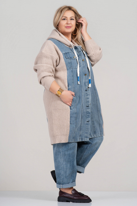 МАКСИ плетена жилетка в бежово с дънкова предна част и качулка