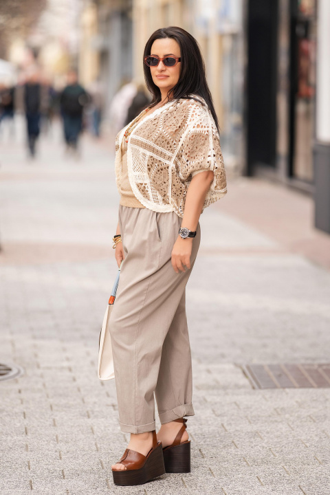 Макси плетена жилетка в кафяво и бежово с прилеп ръкав