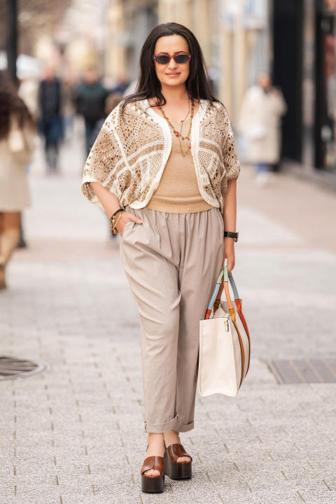 Макси плетена жилетка в кафяво и бежово с прилеп ръкав