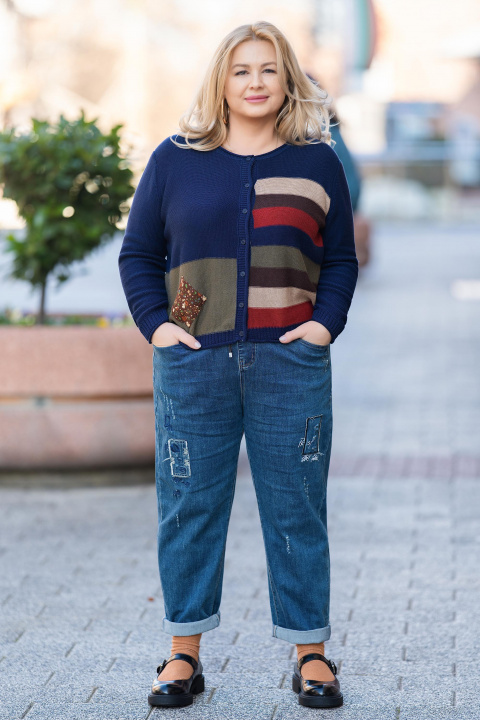 МАКСИ плетена жилетка в тъмносиньо с цветни райета и копчета