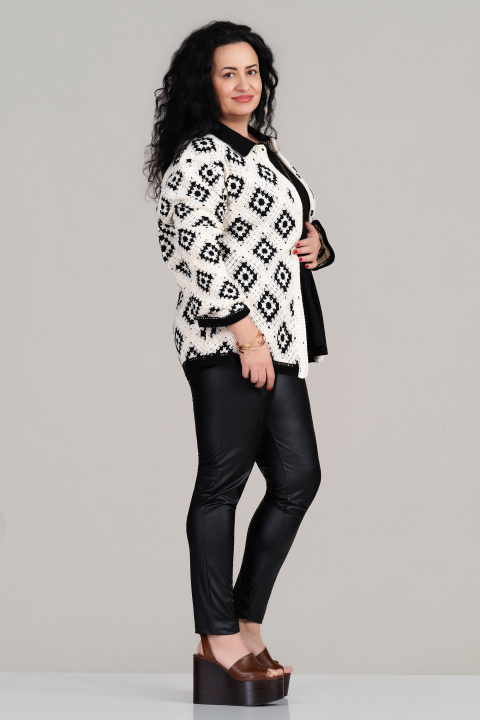 Макси плетена жилетка в цвят ванилия с черен принт