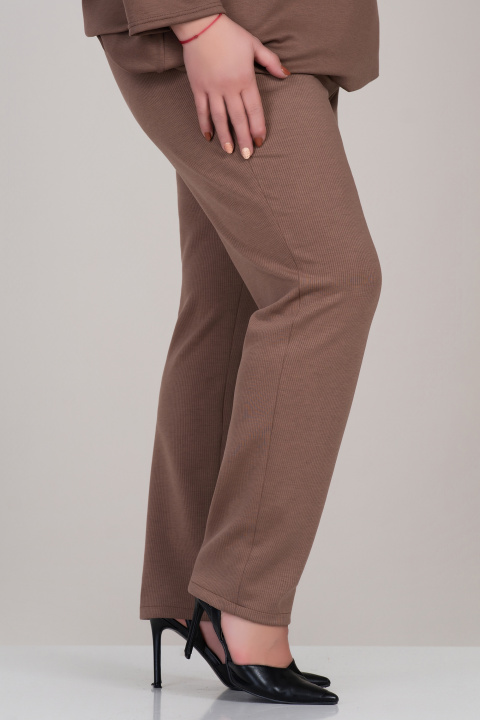 МАКСИ прав панталон в бежово от плътна раирана материя