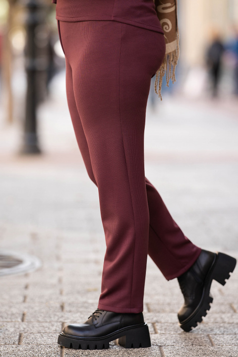 МАКСИ прав панталон в бордо от плътна раирана материя