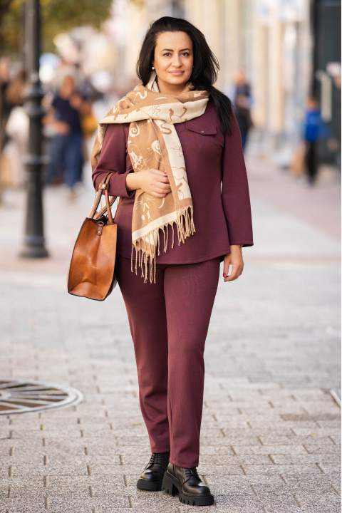 МАКСИ прав панталон в бордо от плътна раирана материя