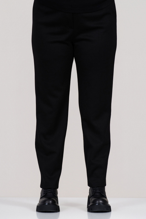 МАКСИ прав панталон в черно от плътна материя