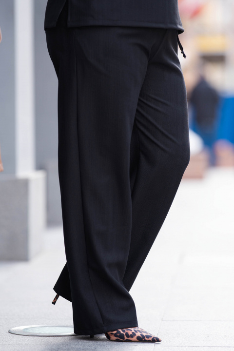 МАКСИ прав панталон в черно с декоративна бродерия на джобовете