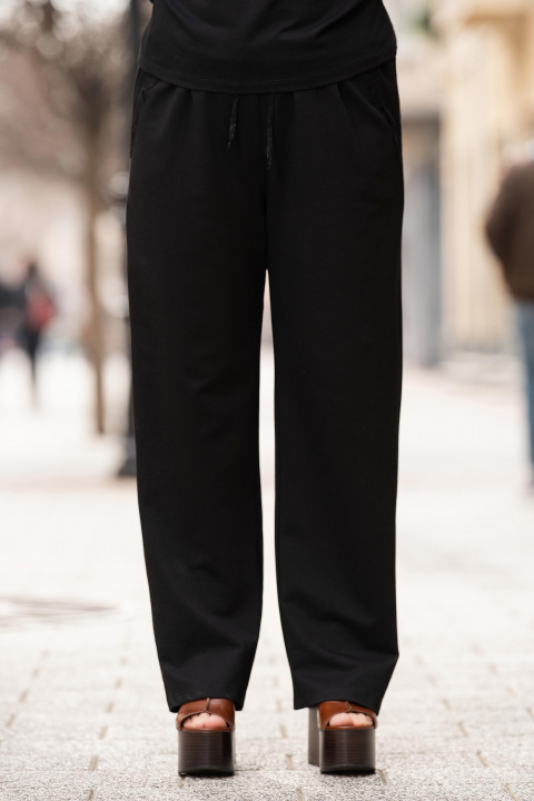 МАКСИ прав панталон в черно с ластик на талията и връзки