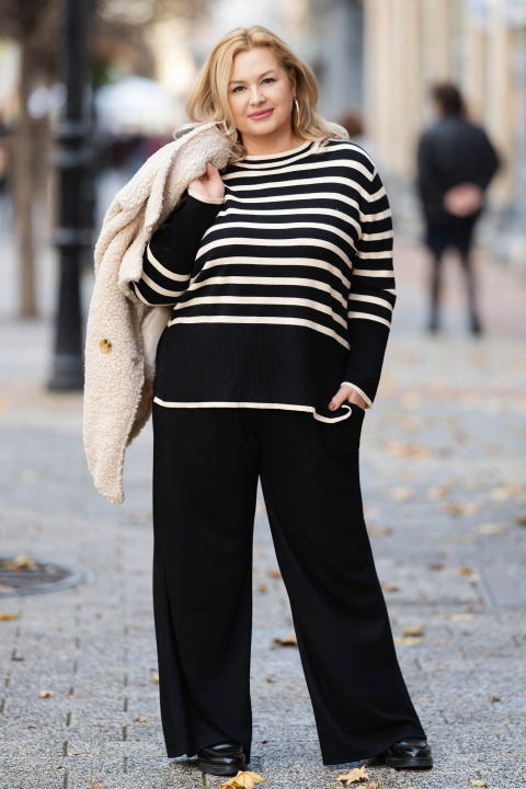 Макси пуловер от фино плетиво в черно със светло райе