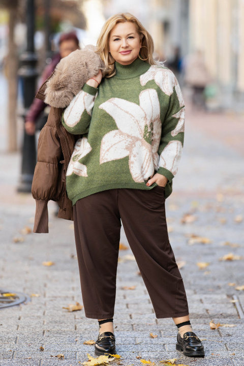 Макси пуловер от фино плетиво в зелено с флорален десен и поло яка