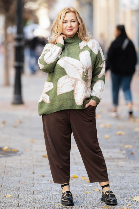 Макси пуловер от фино плетиво в зелено с флорален десен и поло яка