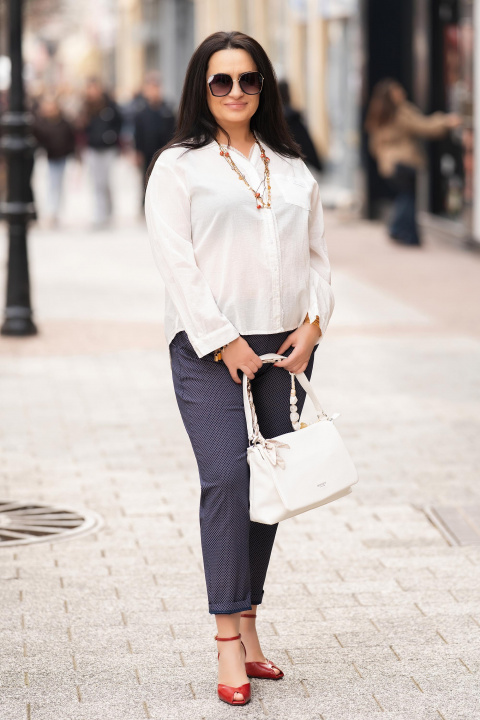 МАКСИ риза от фин памук в бяло с дантелен кант и двоб на гърдите