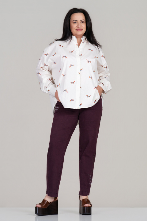 Макси риза от памук в цвят ванилия с принт кучета и издължен гръб