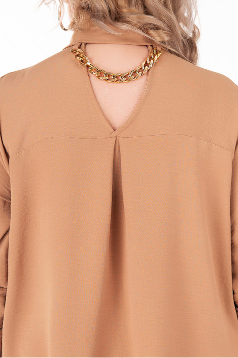 МАКСИ риза в светлокафяво с изрязан гръб със златист синджир