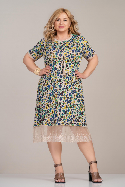 Макси рокля от фино плетиво в бежово с флорален принт, връзка в талията и тюлена платка в края