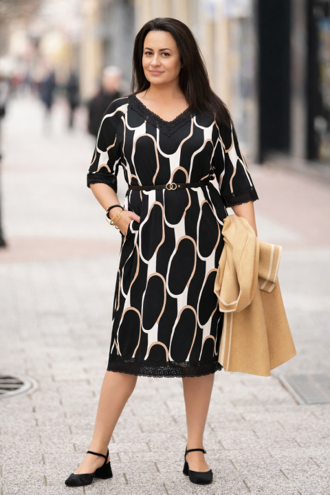 Макси рокля от памук в черно с геометричен принт и дантелени акценти