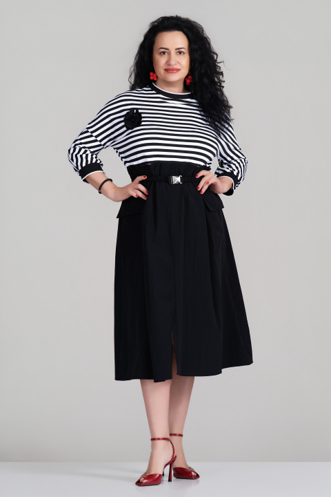 МАКСИ рокля с черно-бяло райе и допълнителен колан в талията