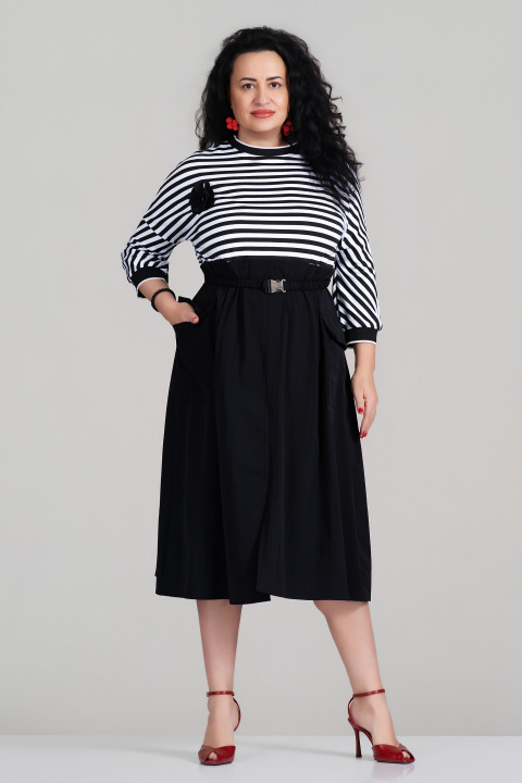 МАКСИ рокля с черно-бяло райе и допълнителен колан в талията