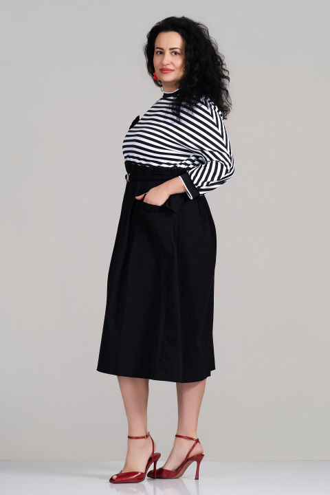 МАКСИ рокля с черно-бяло райе и допълнителен колан в талията