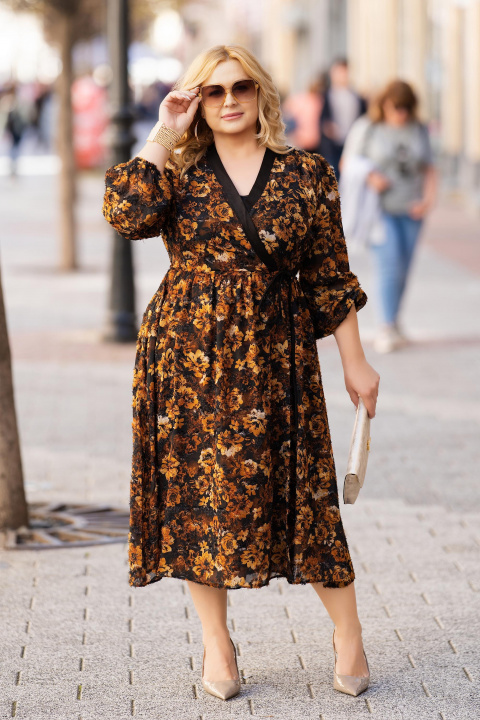 Макси рокля с флорален десен и подчертана талия с връзки