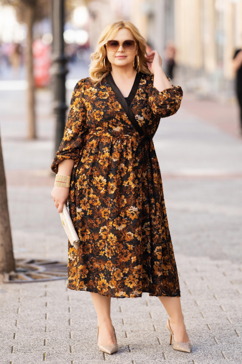 Макси рокля с флорален десен и подчертана талия с връзки