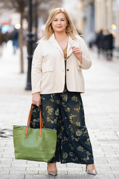 Макси сако в светлобежово от тенсел с копчета и джобове