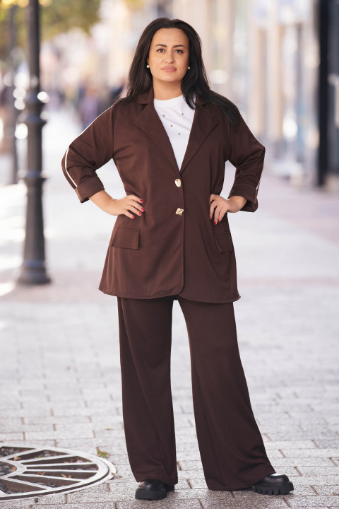 МАКСИ спортно-елегантен комплект в кафяво със сако и панталон