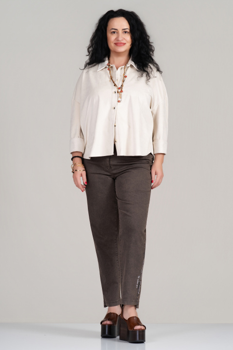 Макси светлобежово велурено яке с метални копчета и свободна кройка