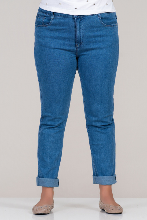 МАКСИ светлосини дънки по тялото с класическо закопчаване