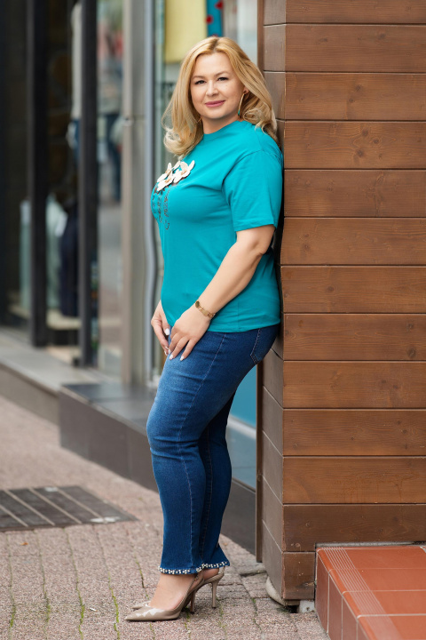 Макси тениска от памук в цвят тюркоаз с щампа, надпис и флорална 3Д бродерия