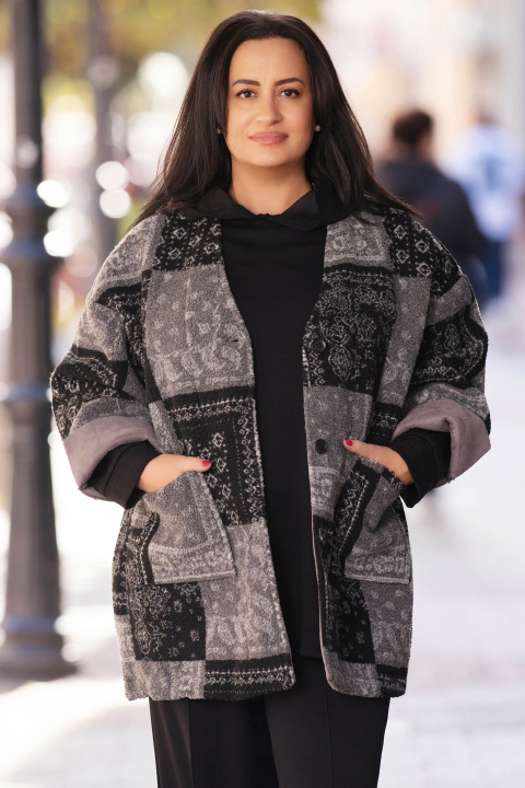 МАКСИ топло палто в сиво с принт черни квадрати