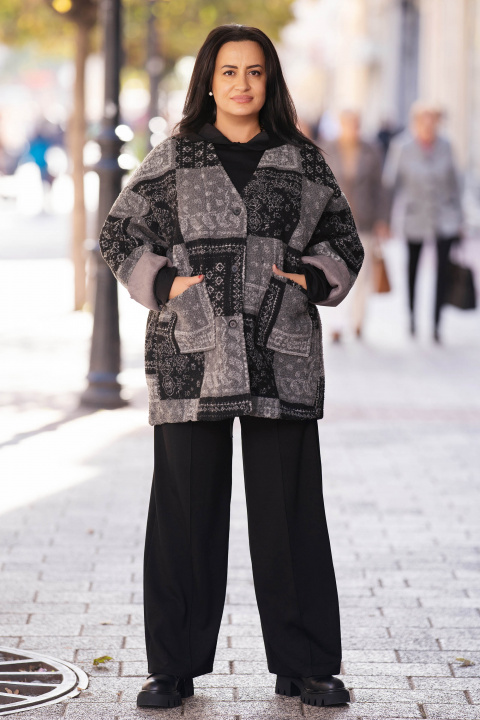 МАКСИ топло палто в сиво с принт черни квадрати