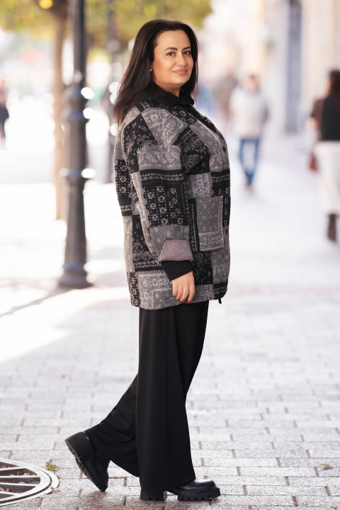 МАКСИ топло палто в сиво с принт черни квадрати