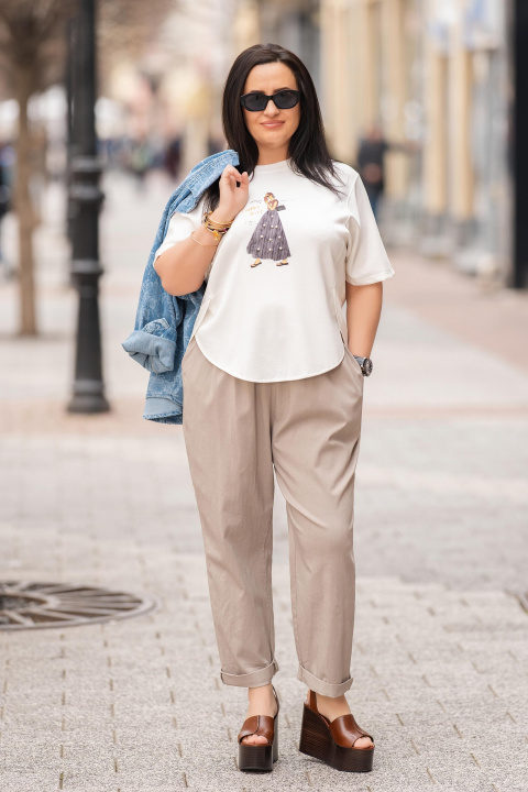 Макси туника от еластична материя в бяло с артистична декорация