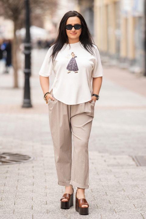 Макси туника от еластична материя в бяло с артистична декорация