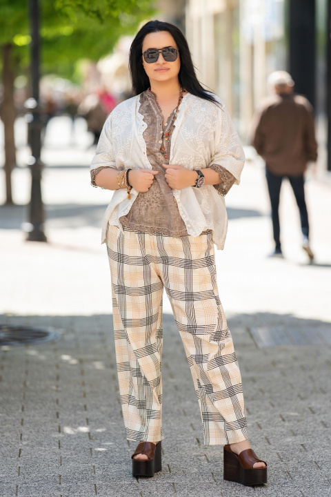 МАКСИ туника от памук в цвят екрю с копчета и релефна бродерия