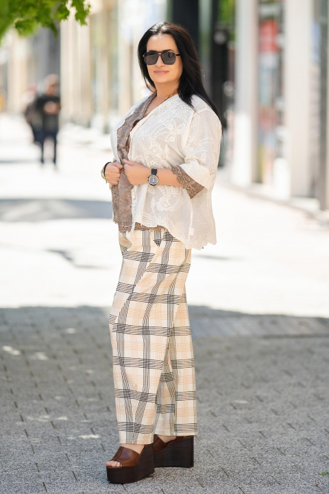 МАКСИ туника от памук в цвят екрю с копчета и релефна бродерия