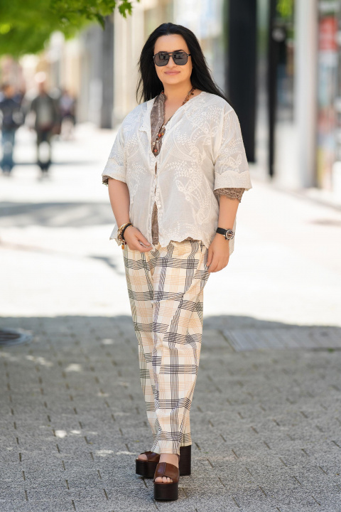 МАКСИ туника от памук в цвят екрю с копчета и релефна бродерия