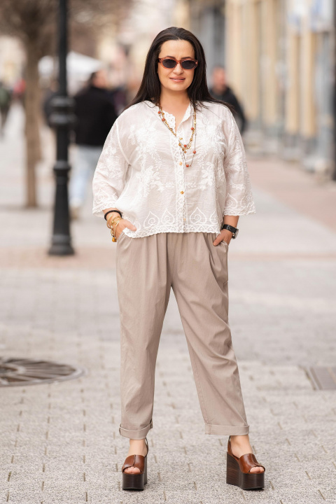 Макси туника от памук в цвят екрю с нежна бродерия