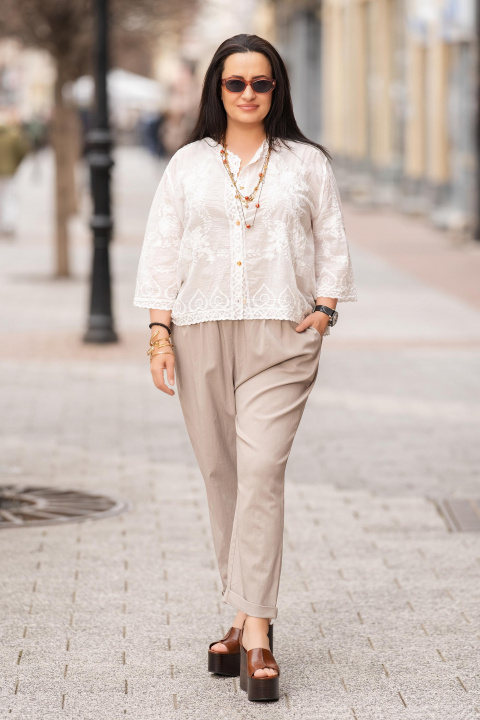 Макси туника от памук в цвят екрю с нежна бродерия