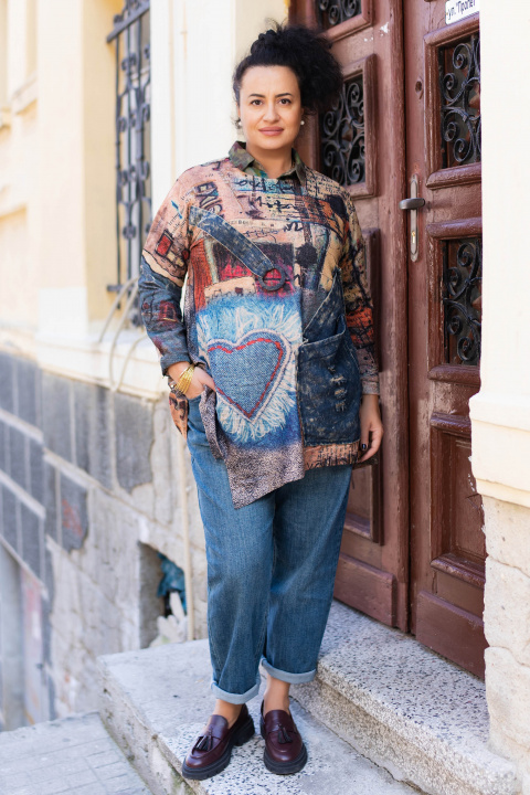 МАКСИ туника с асиметричен силует с ефект деним и принт сърце