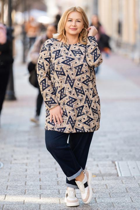 Макси туника в бежово с принт триъгълници в тъмно синьо