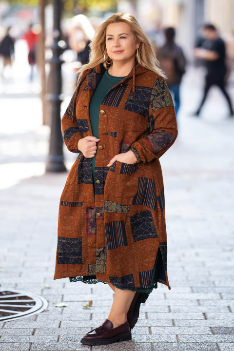 МАКСИ ватирано палто в кафяво с принт квадрати тип мрежа и райе в черно