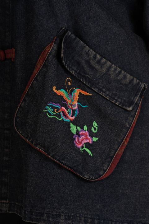 МАКСИ яке в сив деним с големи джобове и контрастни кантове