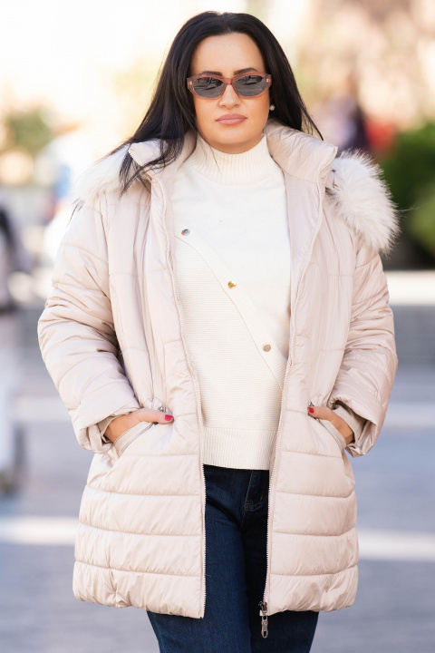 МАКСИ яке в светлобежово със сваляща се качулка и пух
