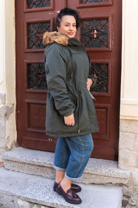 МАКСИ зимно яке тип парка в цвят милитъри с качулка и топла подплата