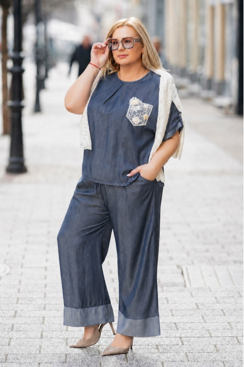 МАСКИ блуза от тънка тъмносиня матетерия със свободна кройка и дантелен джоб