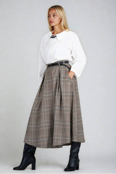 Миди карирана пола в сиво с черен колан
