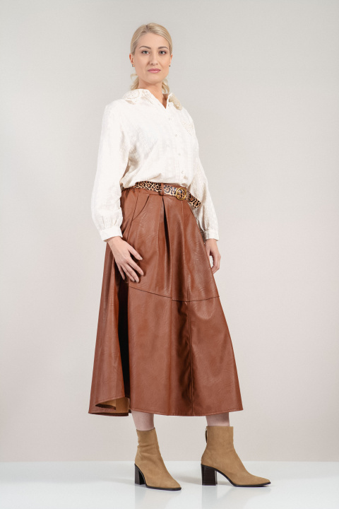 Миди кожена пола в кафяв карамел с леопардов колан